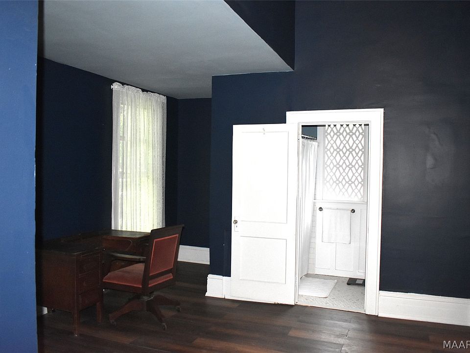 31st image of 2207 Winona Ave