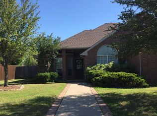 607 Acorn St, Pilot Point, TX 76258