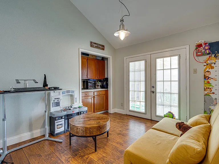 10236 Quest Dr — Photo 22