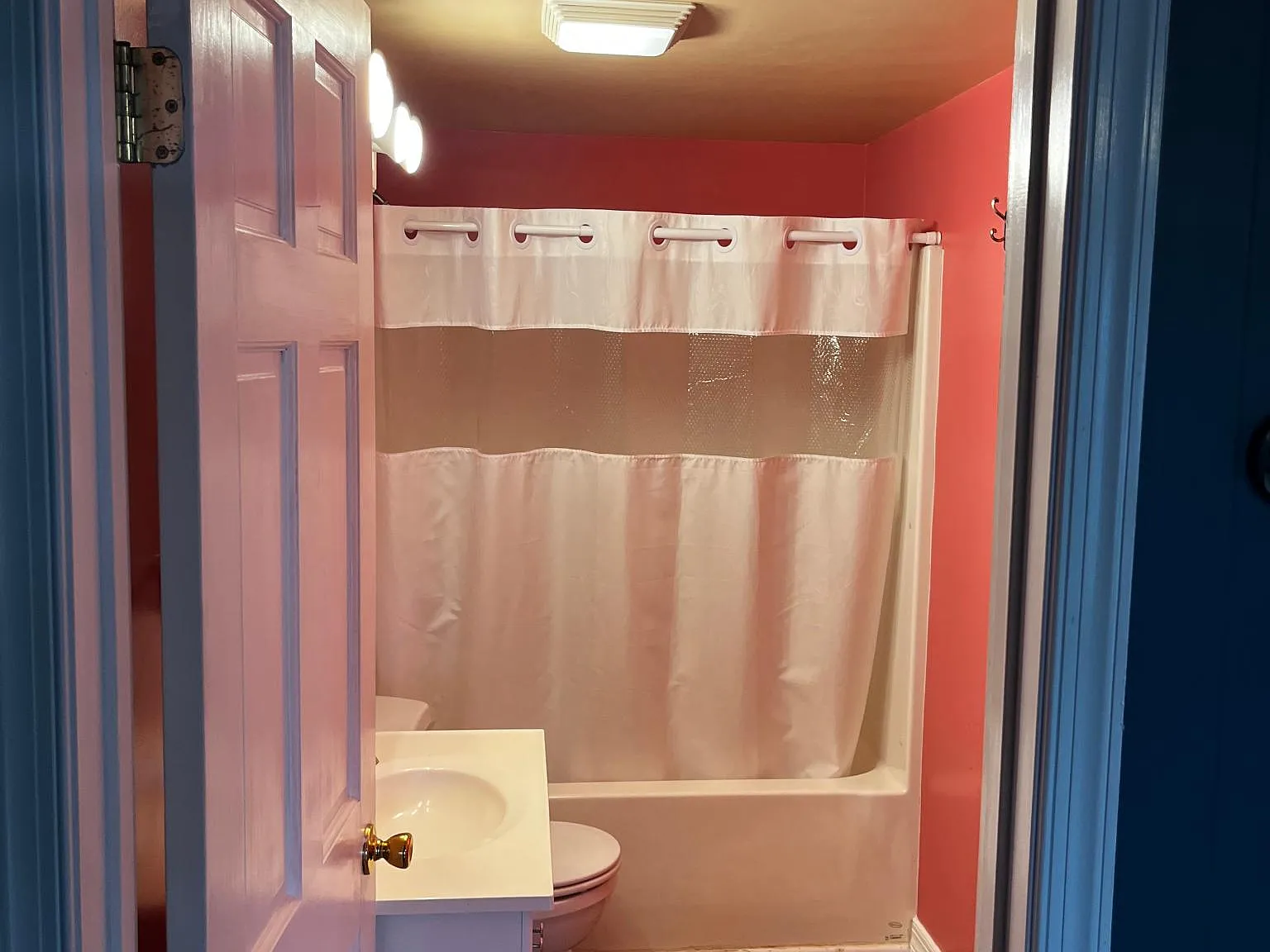 3 bed, 1128 sqft, $1,950 — Photo 2