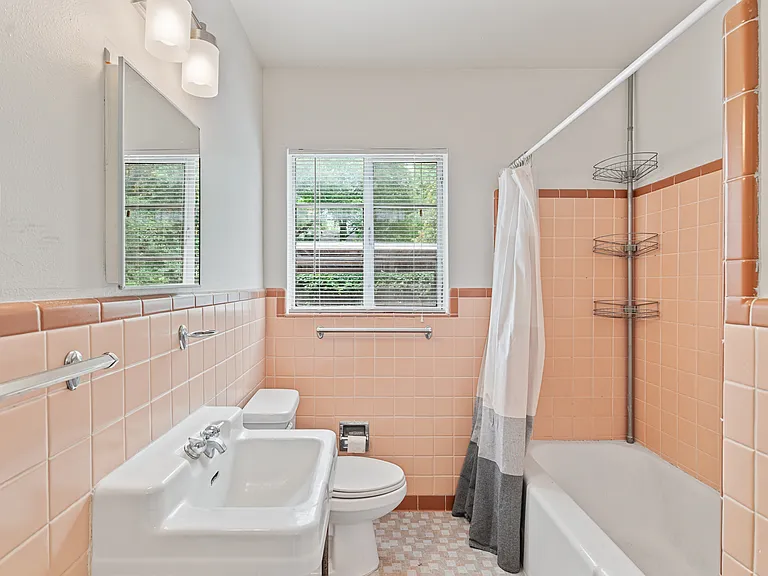 417 W Gramercy Pl #1 — Photo 11