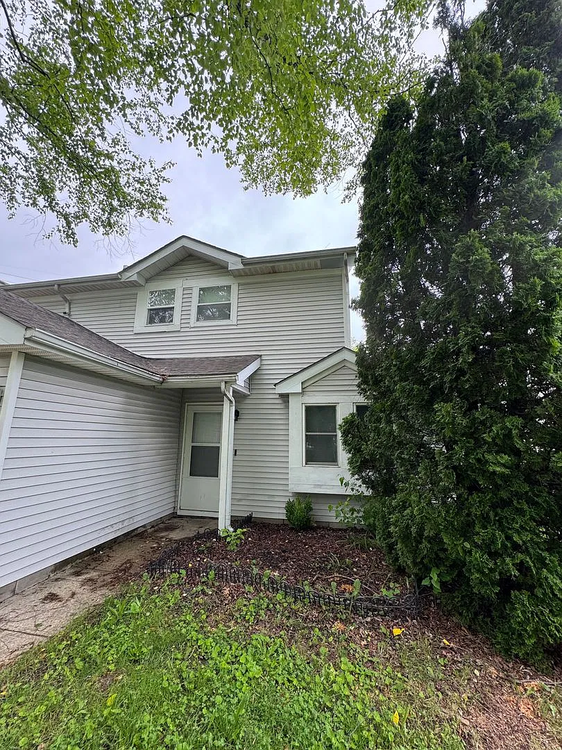 Lawrence Twp - 3 bedroom townhome — Photo 2
