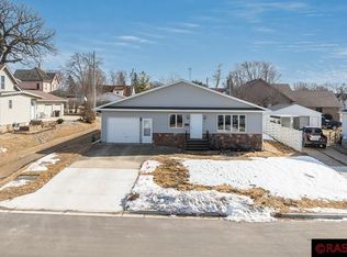 314 N Moore St, Blue Earth, MN 56013