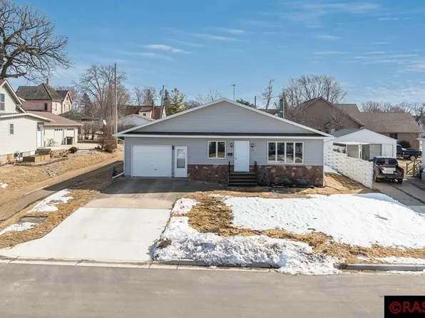 314 N Moore St, Blue Earth, MN 56013