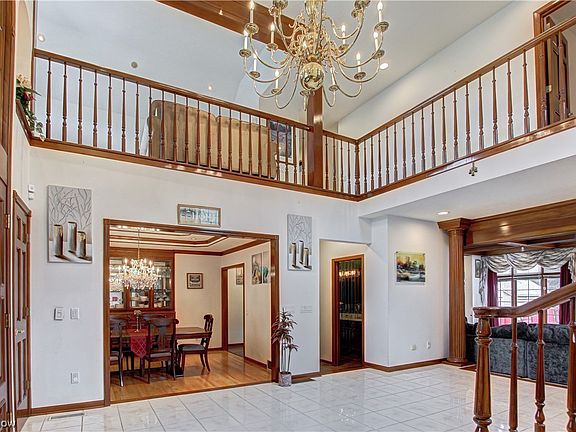3rd image of 2923 Emerald Lakes Blvd