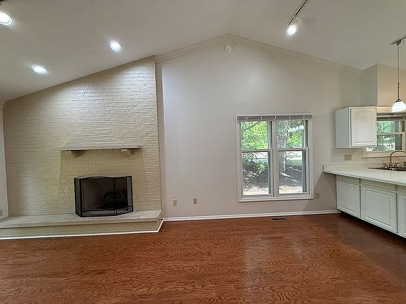 5th image of 2670 S McCartney Ln