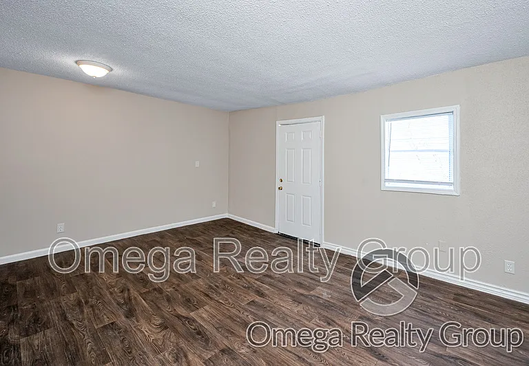 Camelot Apartments — Photo 23