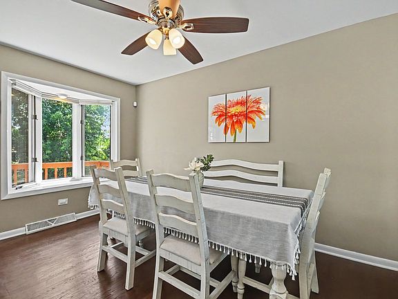 5th image of 15329 Maple Dr