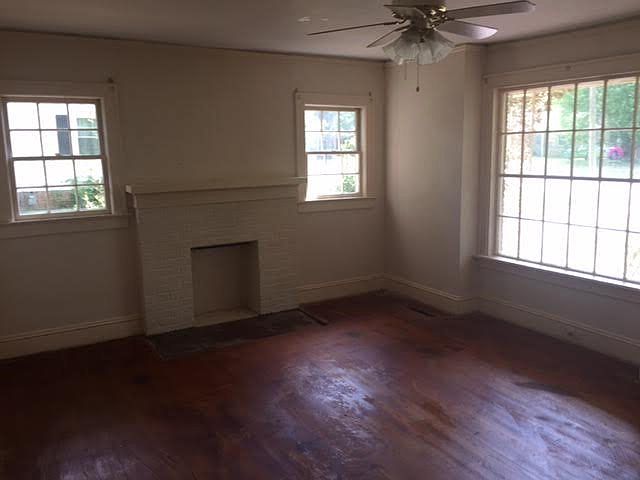2nd image of 220 Sloan Ave