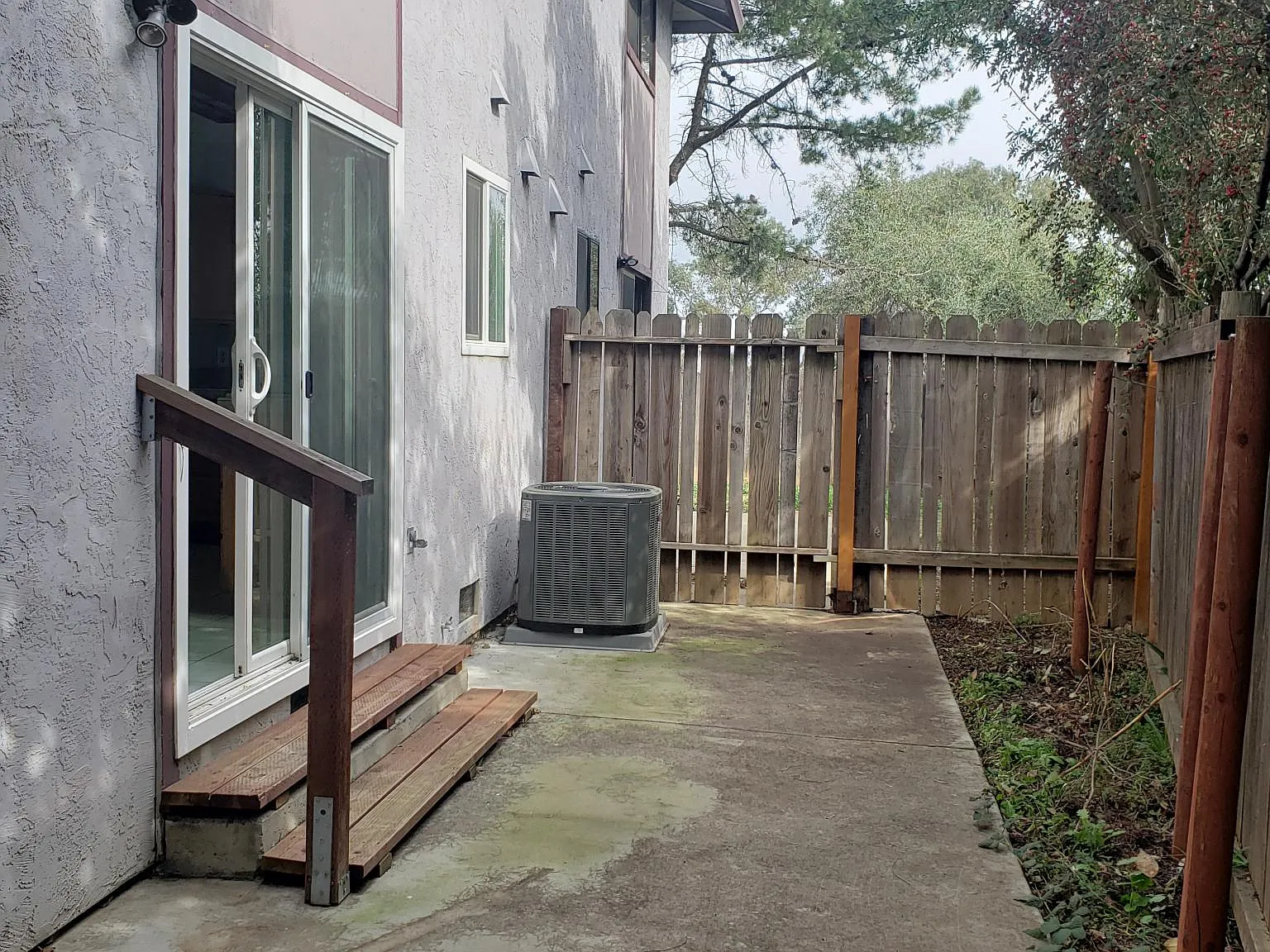 229 Arana Dr — Photo 3