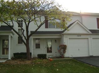 1649 College Green Dr, Elgin, IL 60123