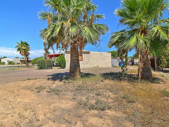 Parking on the side of the house