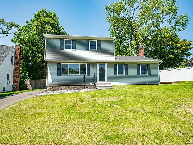 69 Allan Dr — Photo 1