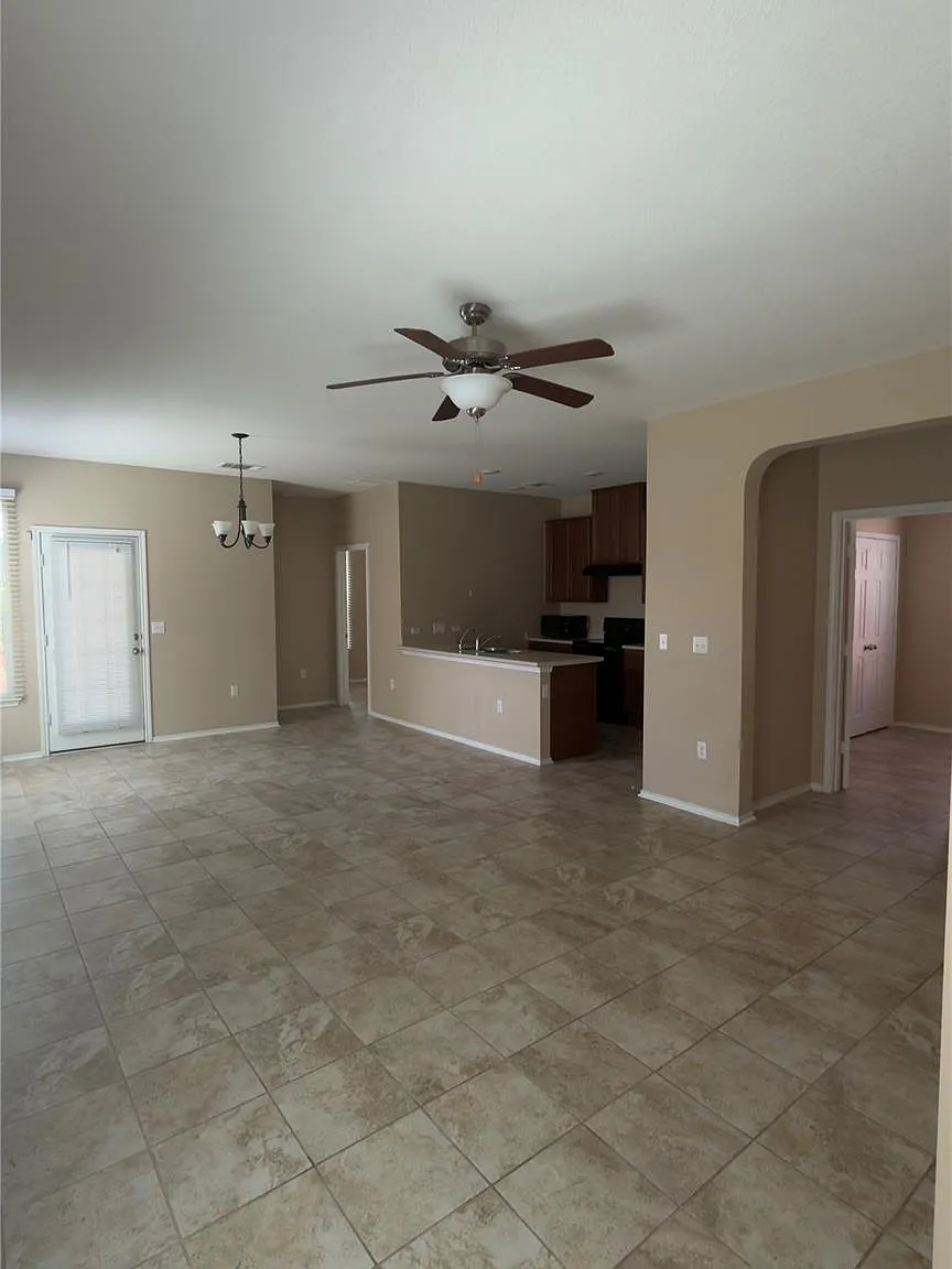 4 bed, 2.0 bath, 1352 sqft, $2,200 — Photo 3