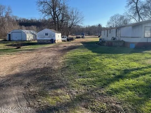 204 E Missouri Ave, Chamois, MO 65024