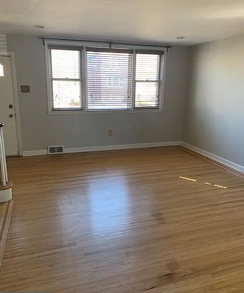 612 Cedar Ave — Photo 4