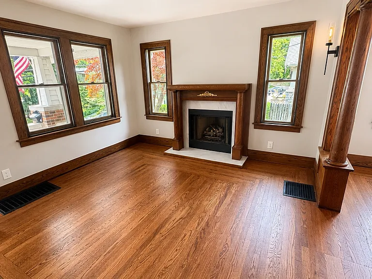 325 Parkdale Ave — Photo 2