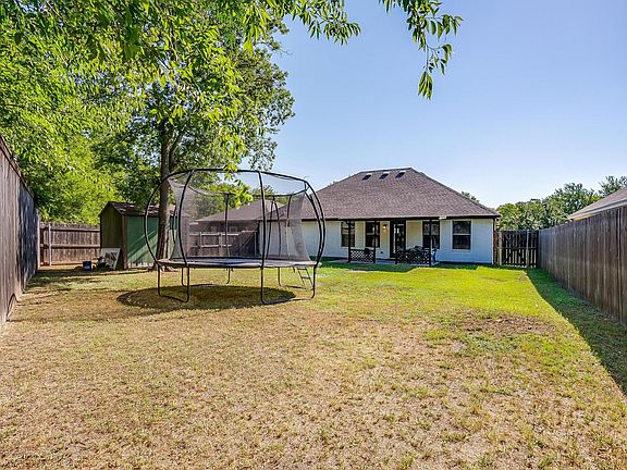 5th image of 205 Shady Ln