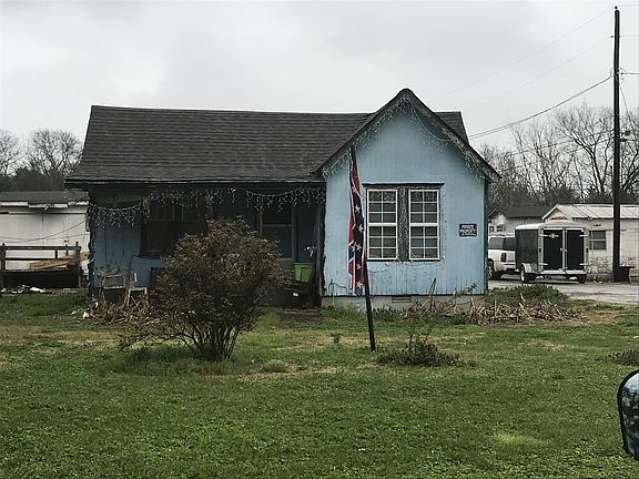 3rd image of 110 Couch Ln