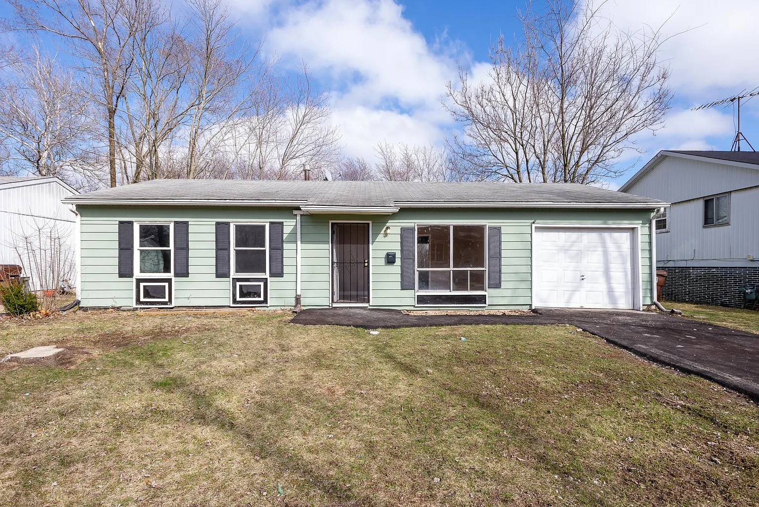21949 E Churchill Dr photo 1