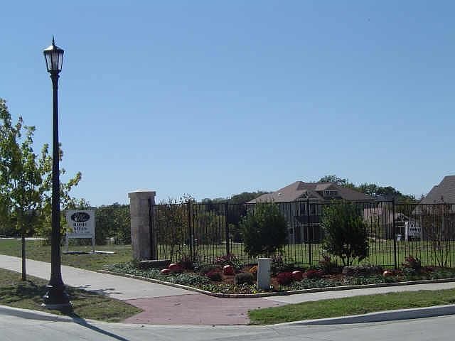 2nd image of 1009 Ivy Ln