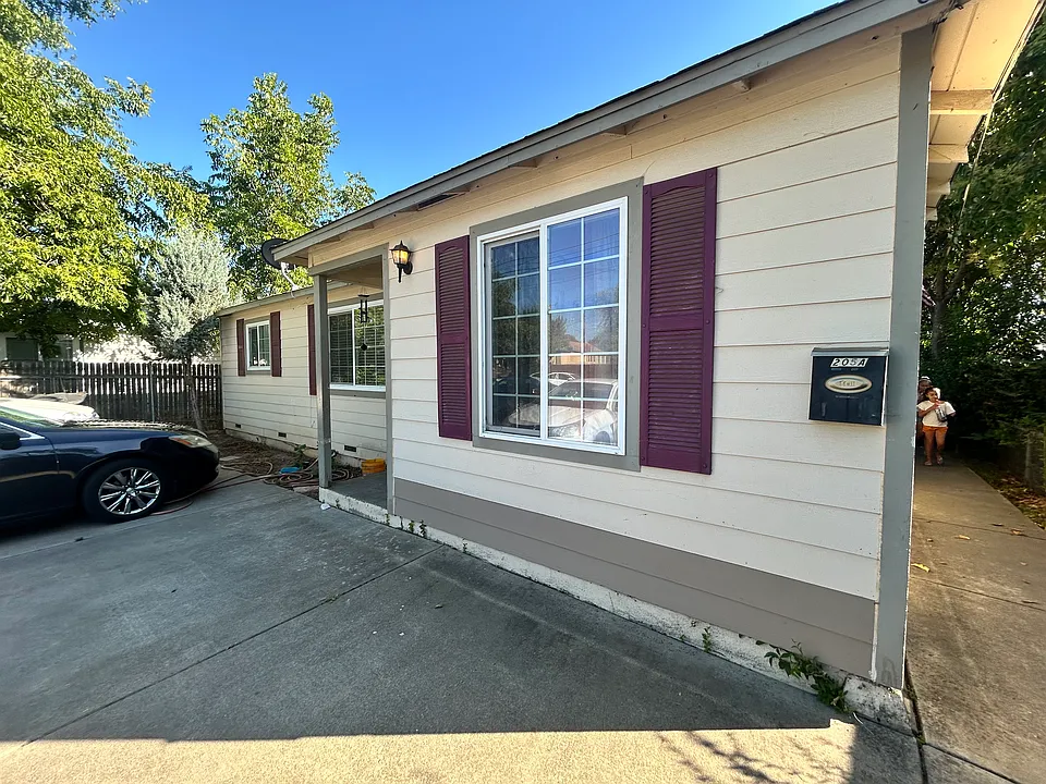 205 Grape St #2