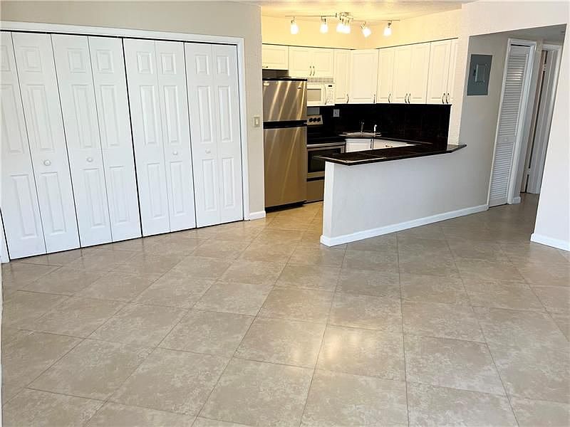 1st image of 4050 NE 12th Ter APT 15-1
