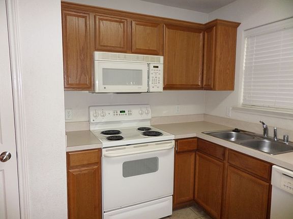 5th image of 752 Bur Oak Dr
