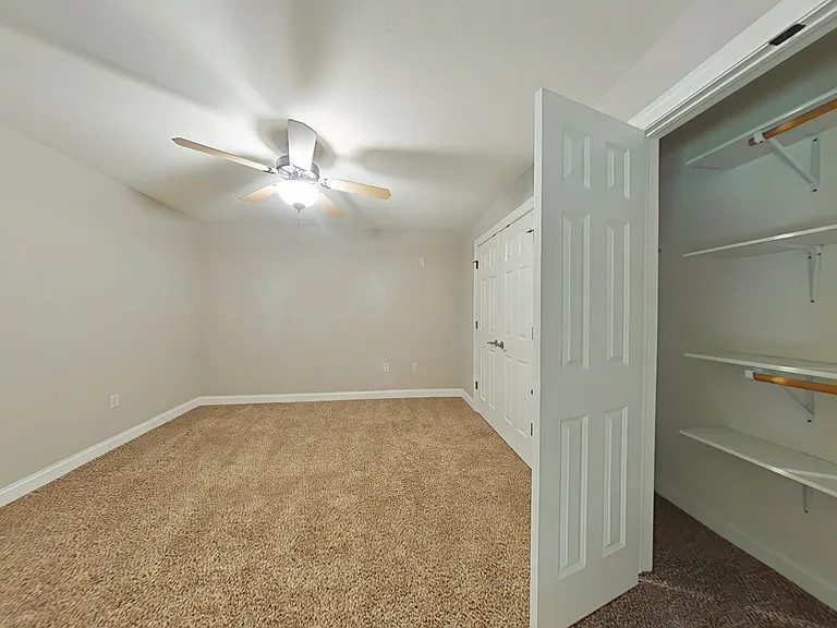 Delafield Lakes Apartments — Photo 79