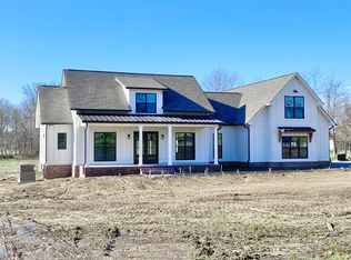 273 Halltown Rd, Cottontown, TN 37048