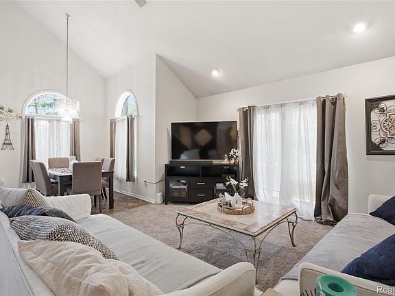 5th image of 6432 Pinebrook Ln