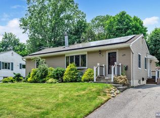 10 Banta Ct, Mahwah, NJ 07430