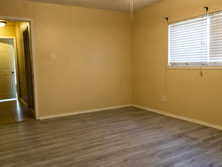 8215 Lone Bridge Ln — Photo 9