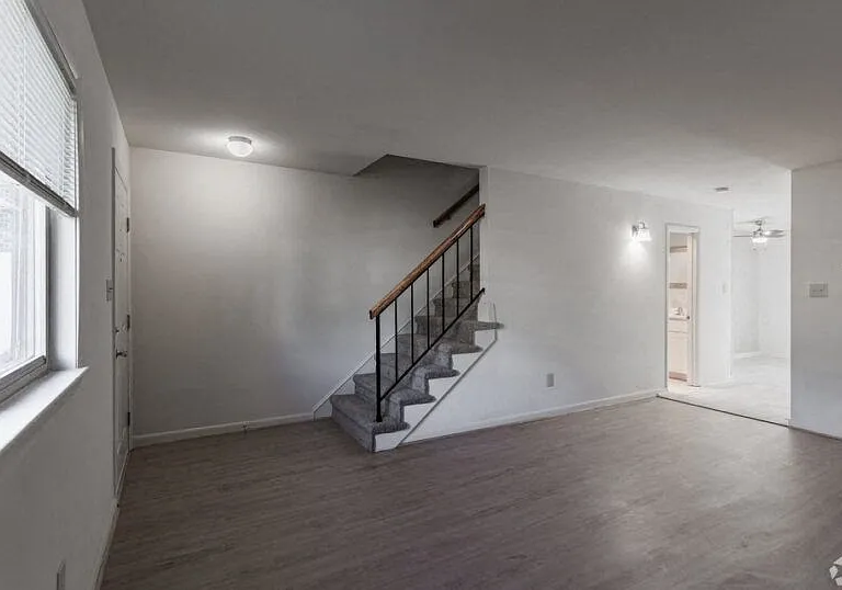 Turnberry Wells Townhomes — Photo 7