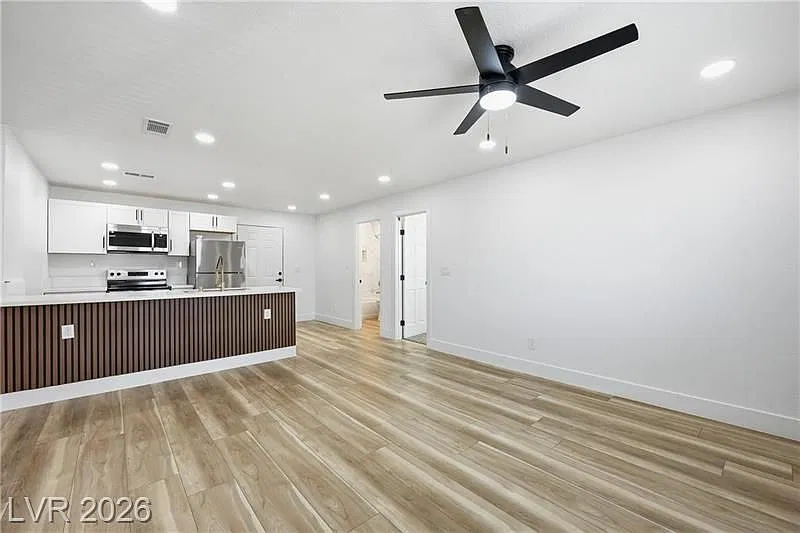 10 bed, 6.0 bath, 850 sqft, $2,295 — Photo 2