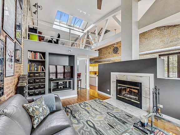 5th image of 5823 N Ravenswood Ave APT 110