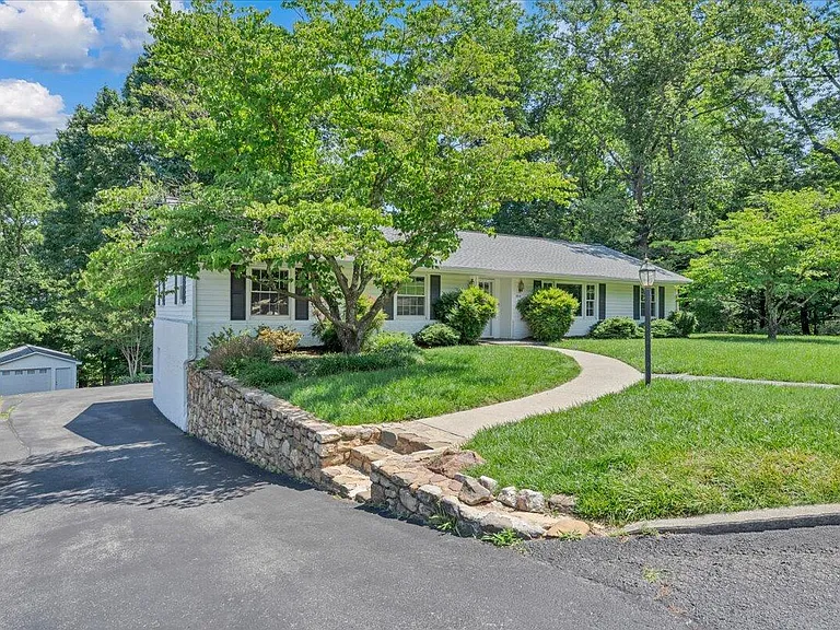 1814 Pelham Dr — Photo 45