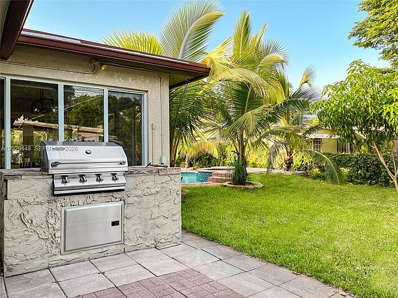 5th image of 3390 SW 21st St
