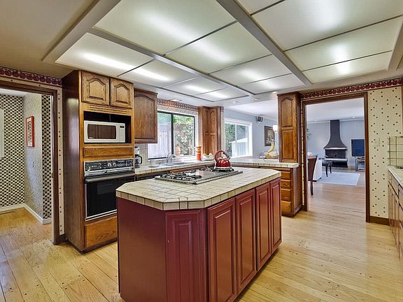 5th image of 2060 Wooded Glen Dr
