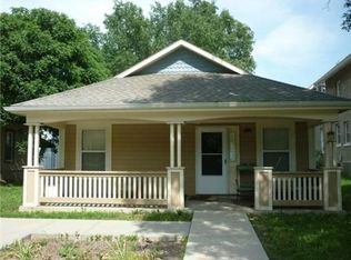 129 S Locust St, Ottawa, KS 66067