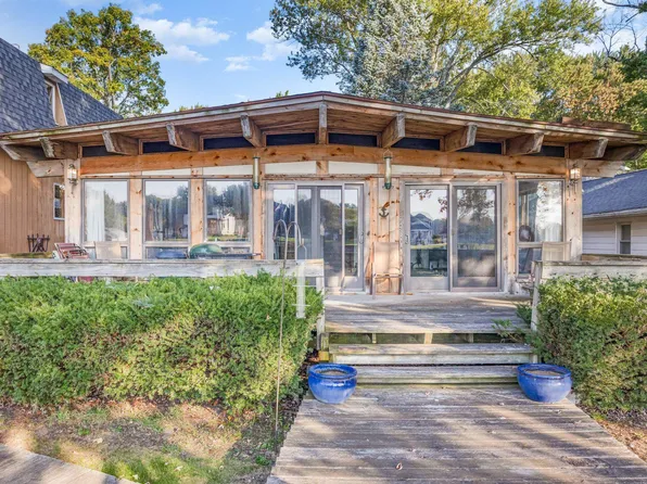421 River Rd, Bay City, MI 48706