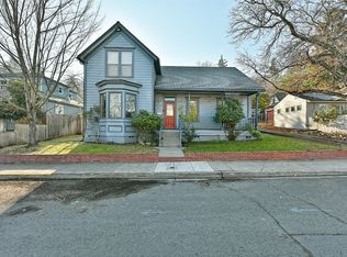 117 High St, Ashland, OR