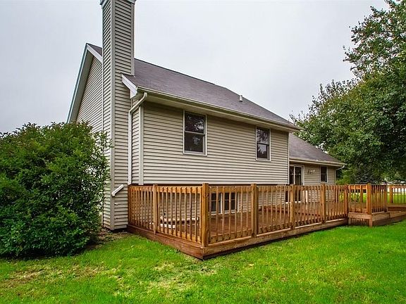 3rd image of 320 Echo Dr S