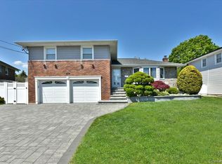 837 Beckman Dr, Bellmore, NY 11710
