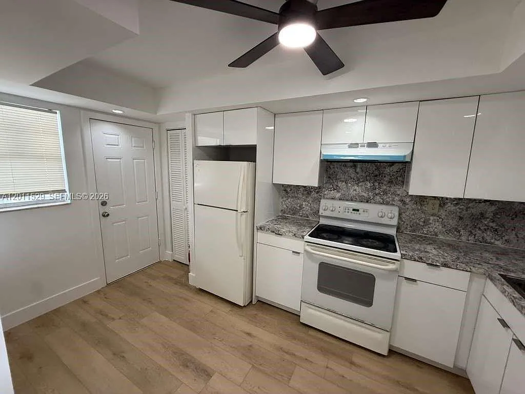Jade Winds Group-Daisy Ga — Photo 3
