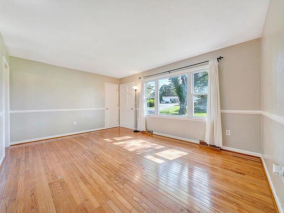 5th image of 513 Farmer Ln