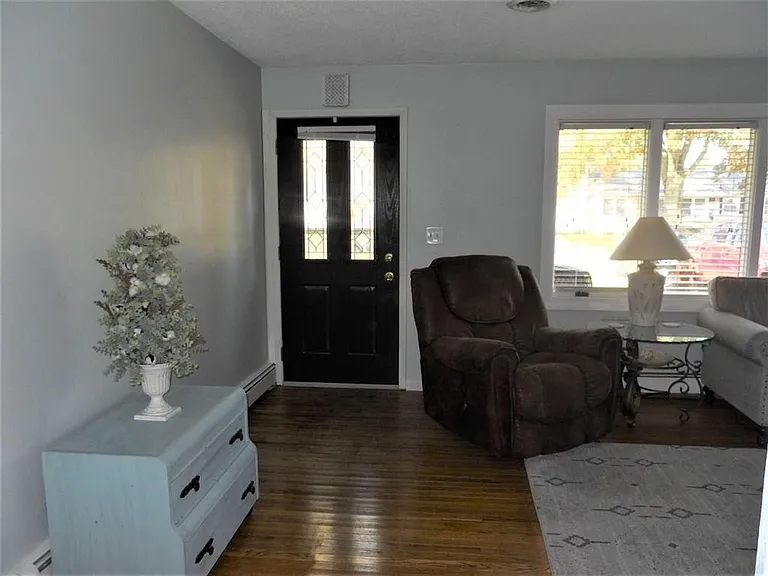 617 Holly Ln — Photo 5