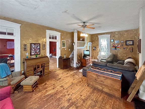 5th image of 233 Sater St