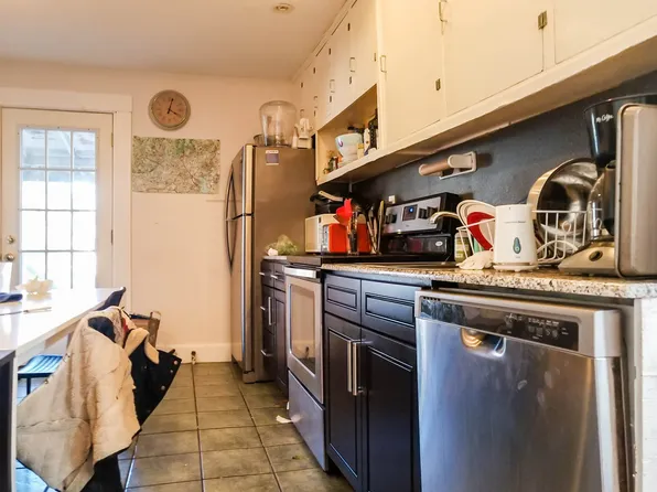 197 College Ave #3, Somerville, MA 02144