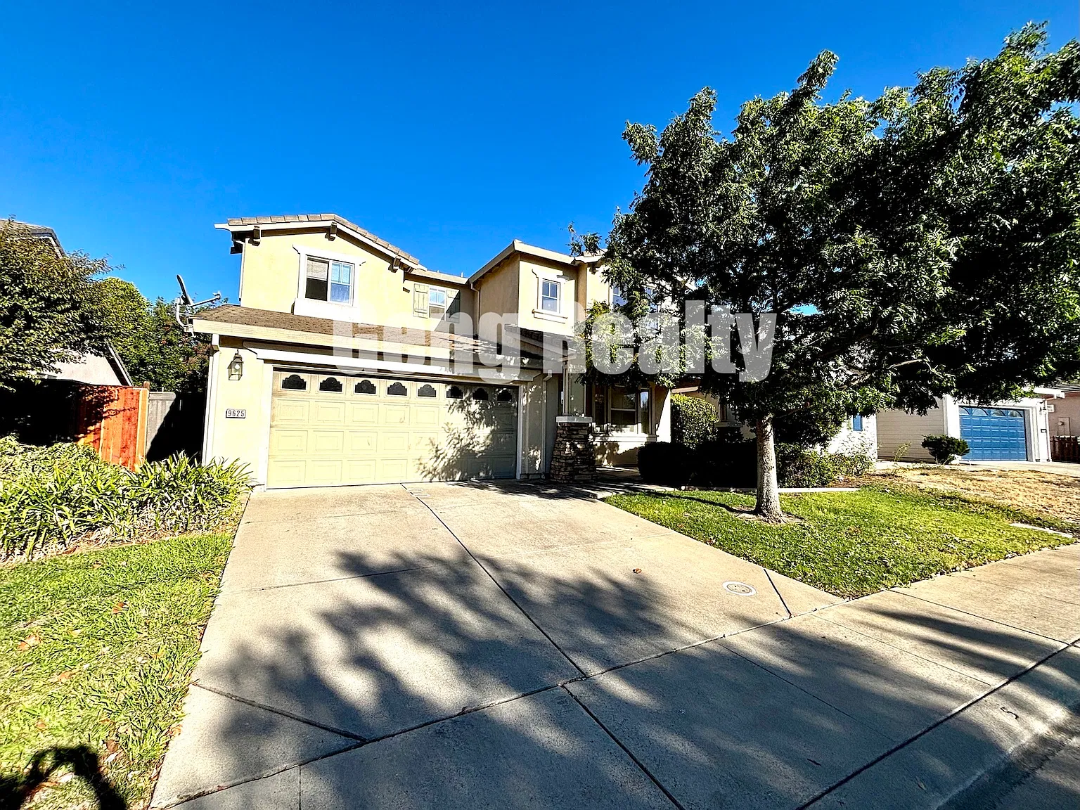 4 bed, 2.5 bath, 2606 sqft, $2,920 — Photo 2